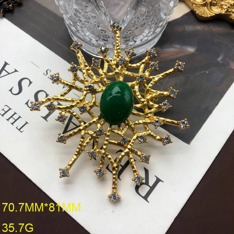 Exquisite Vintage Palace Style Spider Web Crystal Badges Brooch For Women Men Retro Classic Design Baroque Banquet Buckles Pin