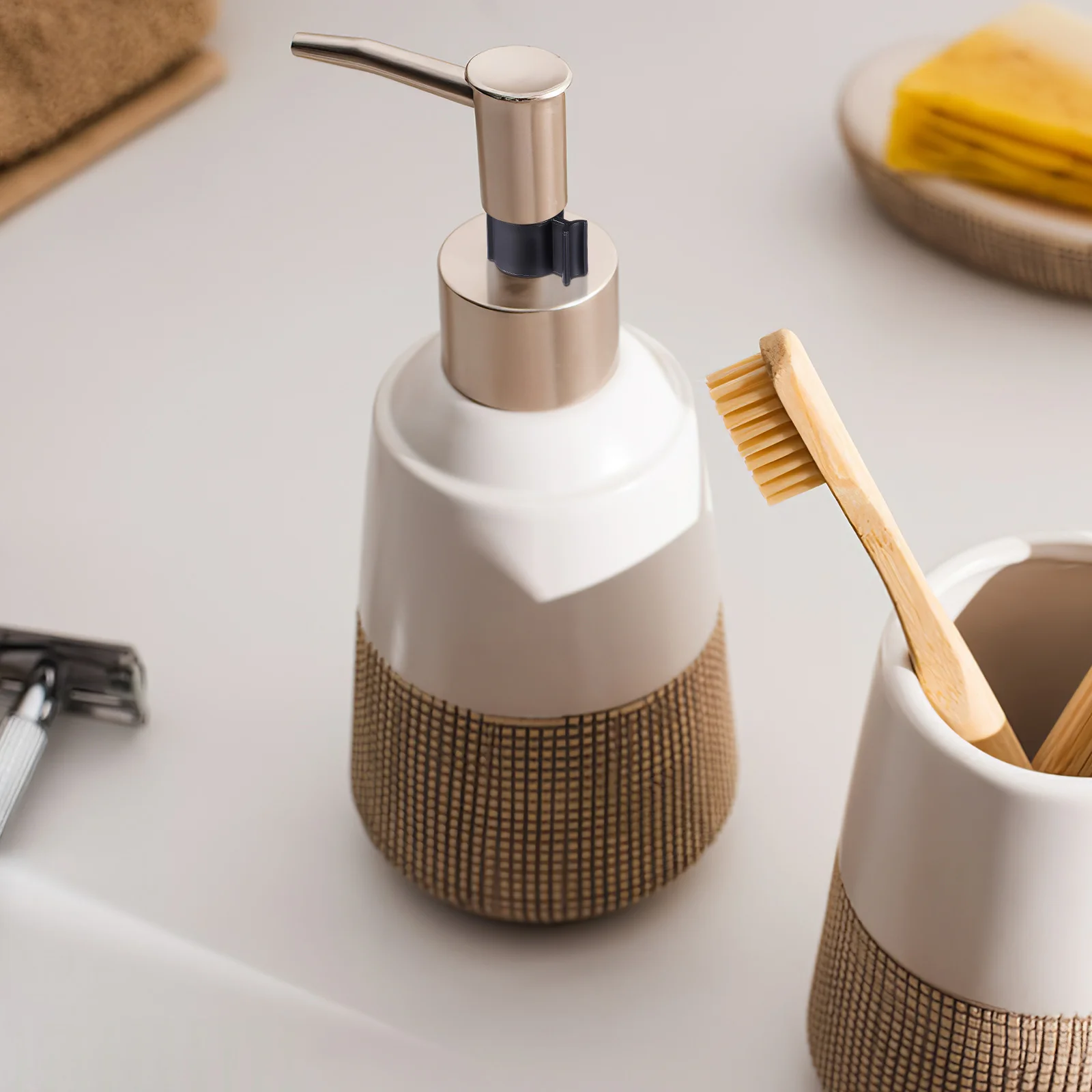 

30Pcs Leakproof Cleansing Oil Pump Clip Locks Plastic Bottle Accessories Lotion Dispenser Security Bottle Holder Clip