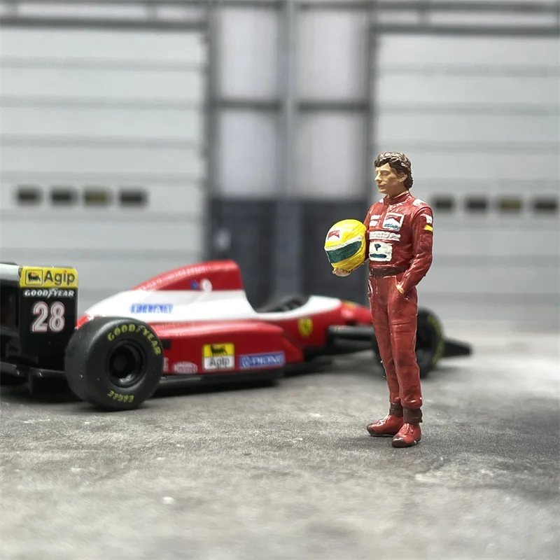 1/64スケールアイルトン · セナフィギュアとF1レーシングカーモデル