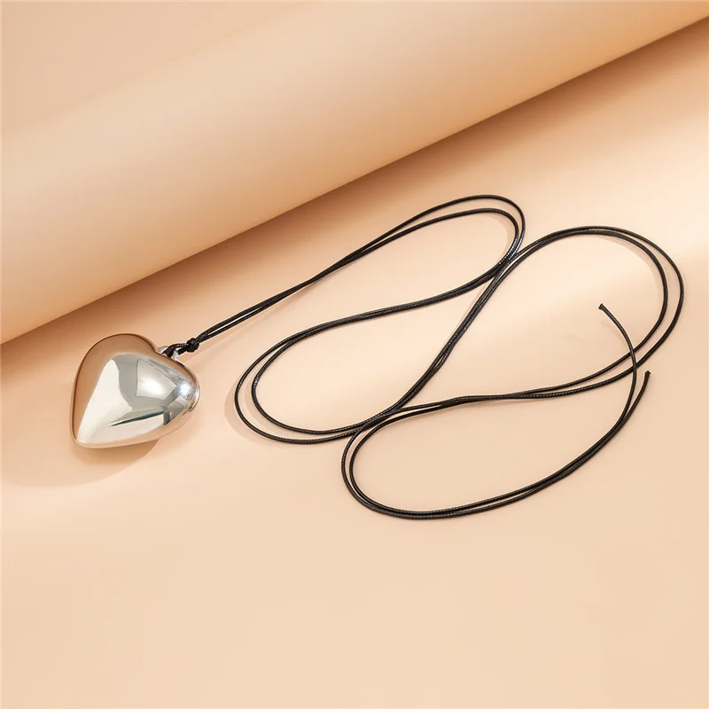 Love Heart Necklace Black Velvet Big Heart Pendant Choker Necklace for Women Elegant Weave Knotted Bowknot Adjustable Chain