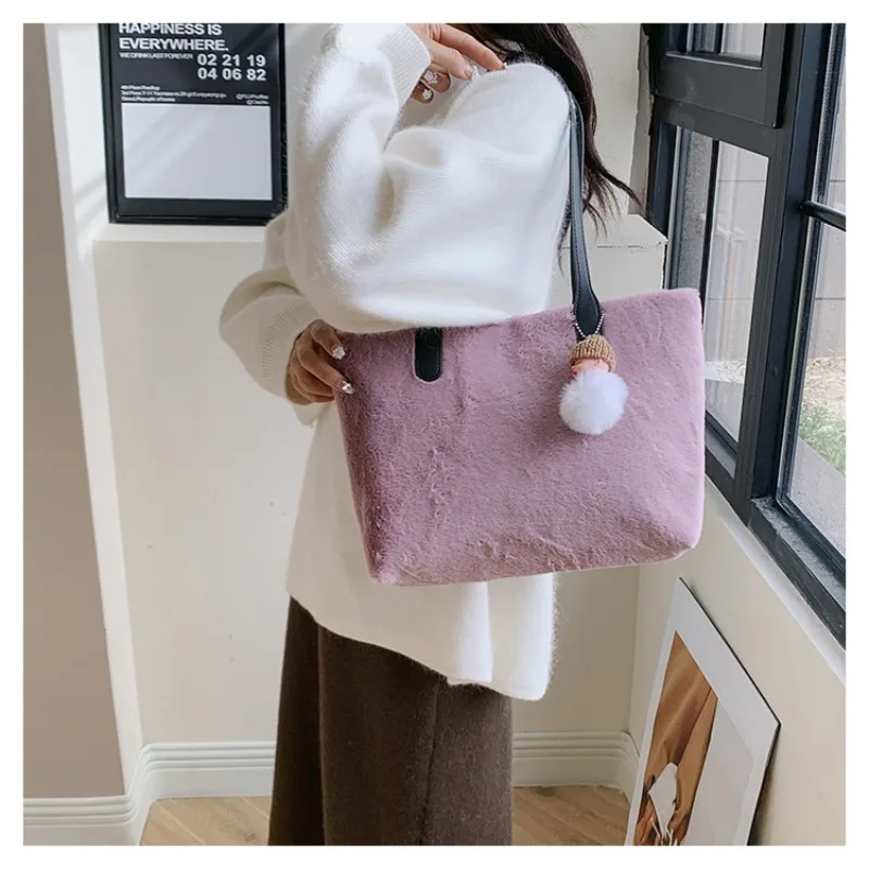 

Autumn Winter New Plush Shoulder Bag Fashion Simple Lamb Hair Handbill Shoulder Bag Personalized Handbag Women's Shoulder Bag