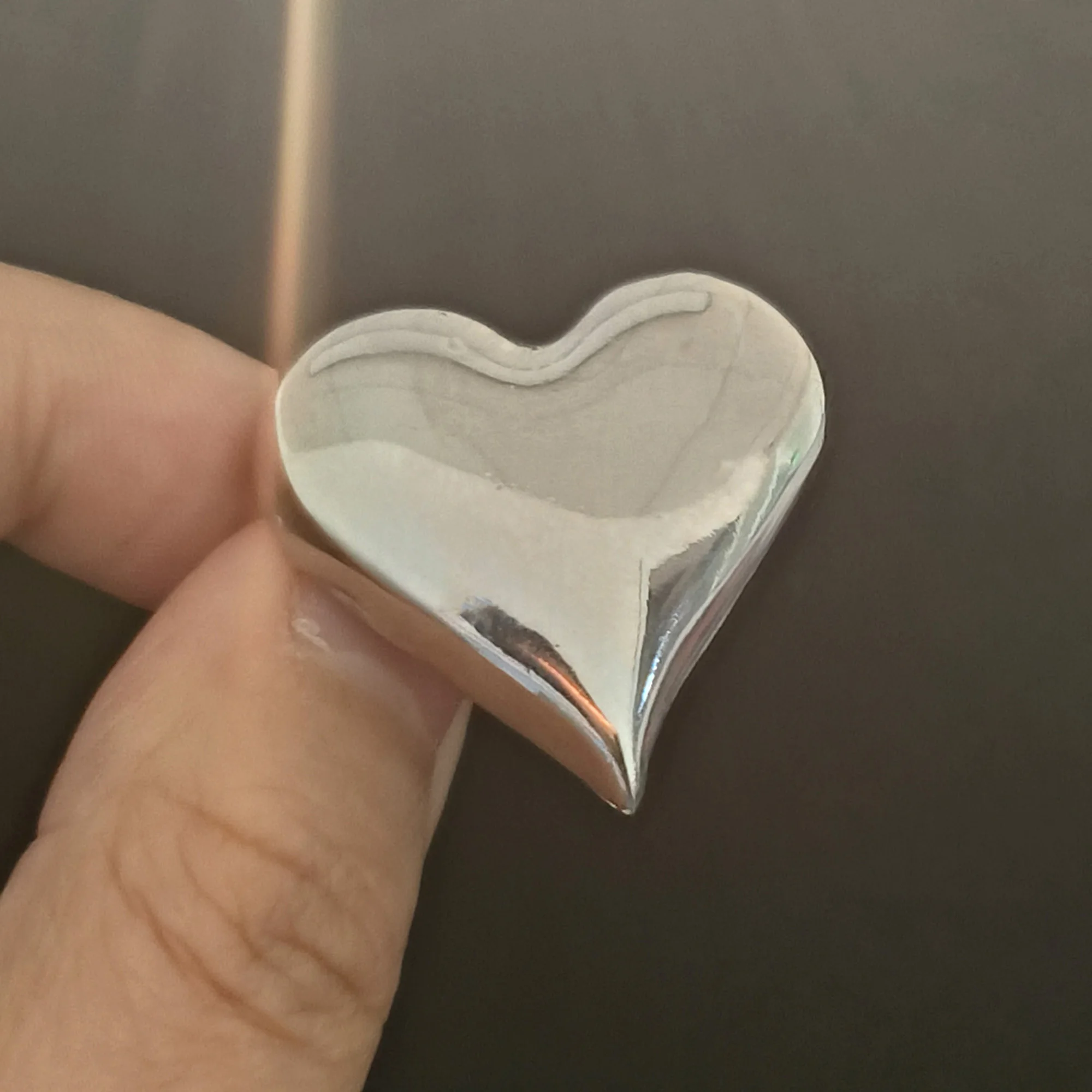 Romantische glänzende Liebesbroschen für Frauen, Unisex-Herz-Pins, für Freunde, Veranstaltungen, Partys, neue Geschenke, Schmuck, Dekoration, Accessoires – Detail 6