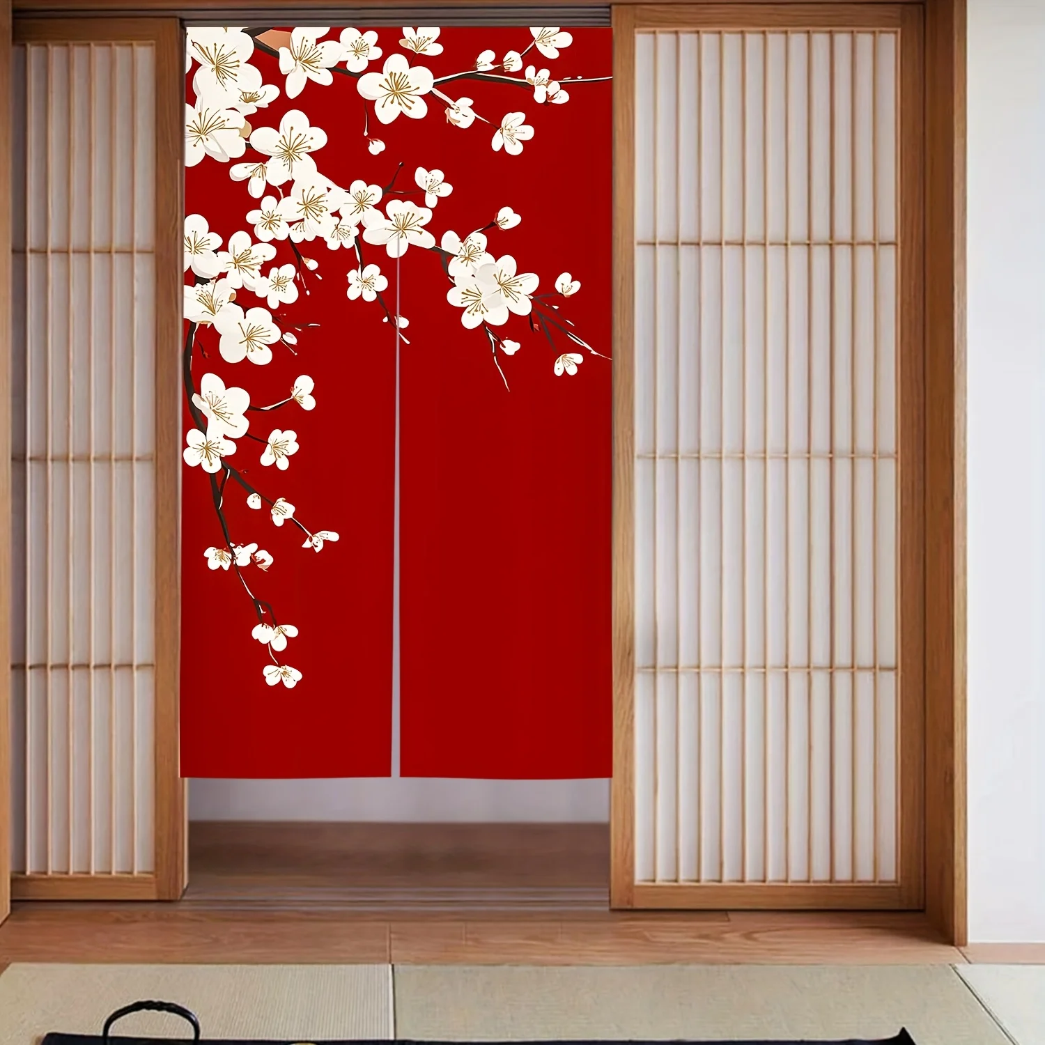 

Элегантный занавес с рисунком вишни, подходящий для использования в качестве перегородки в области, таких как спальнях и кухни.