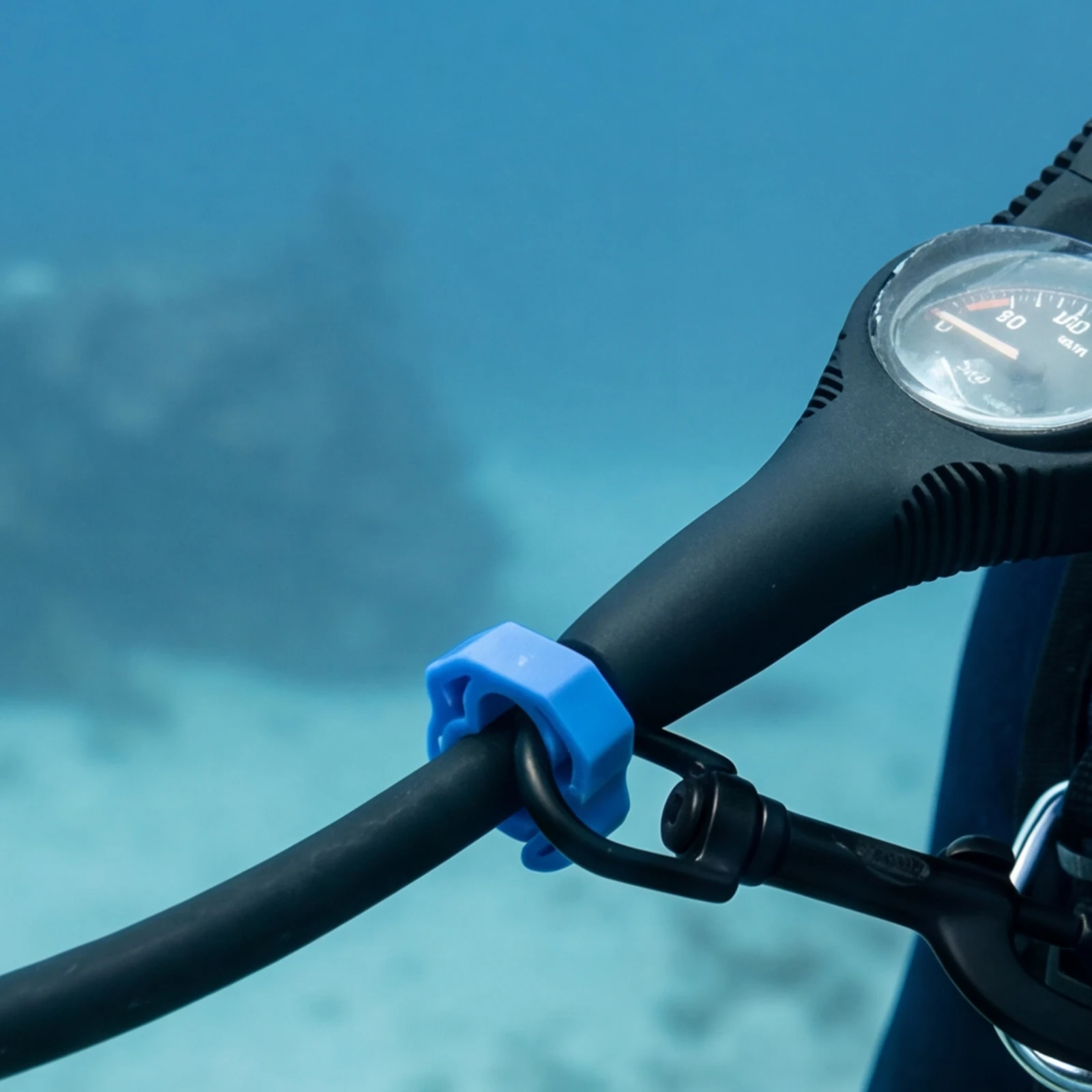 Picture 4: Scuba Diving Quick Release Pipe Clamp Multi-Purpose Second-Stage Luminous Fixed Hook Wear Resist Diving Suspension Accessories