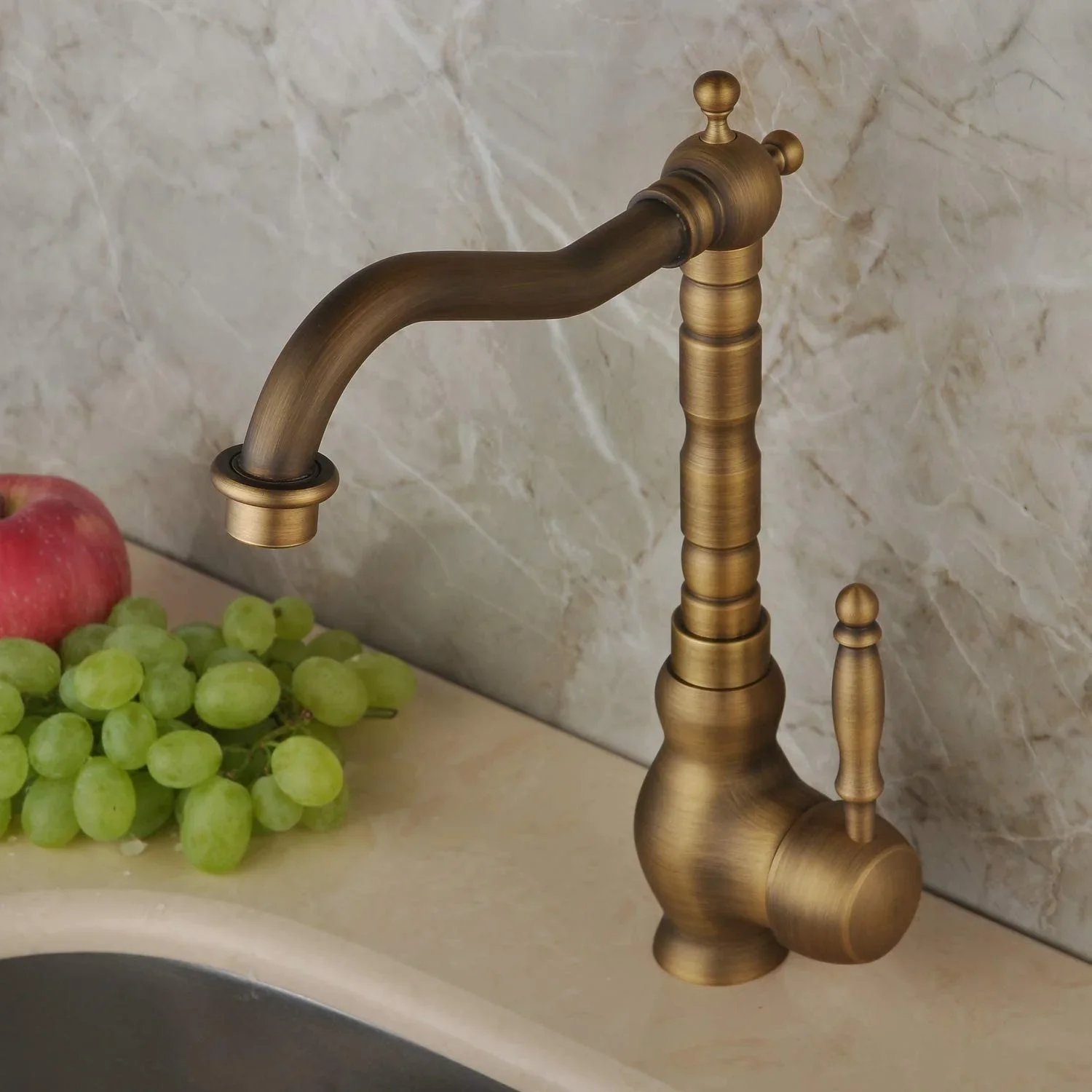 Antique Brass Kitchen Faucet 360 Swivel Bathroom Basin Sink Mixer Bronze Tap Vintage Copper Faucet Single Lever Home Accessories