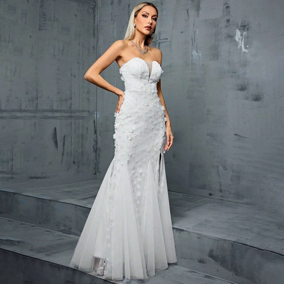 

New White Strapless Evening Dress 2025 V-Neck Fishtail Mesh Dress Side Split Party Dress With 3D Small Flowers