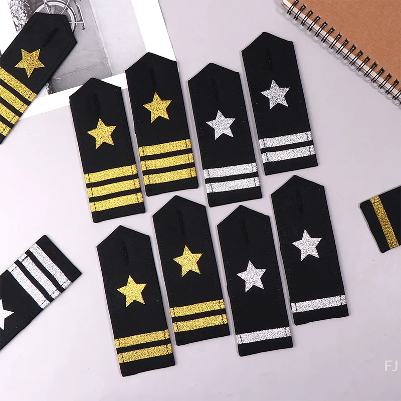 Podnieś się w niebo z tą parą profesjonalnych epoletów pilotów z pentagramem; akcesoria do samodzielnego wykonania odznak na ramiona.