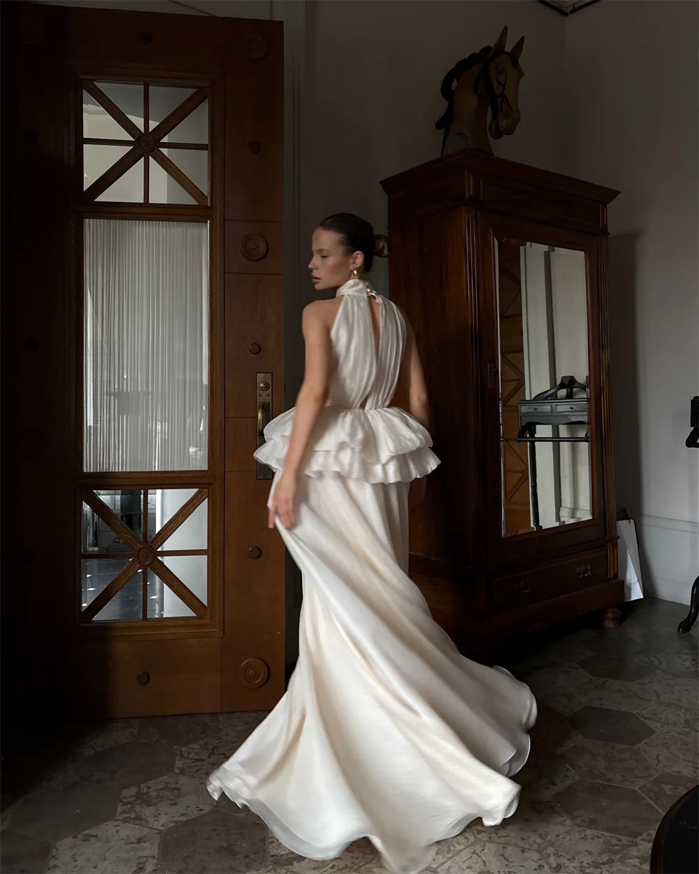 Mila Chic Halter Neck Dostosowane sukienki imprezowe Bez rękawów Kaskadowe wzburzone suknie balowe Eleganckie suknie wieczorowe do podłogi