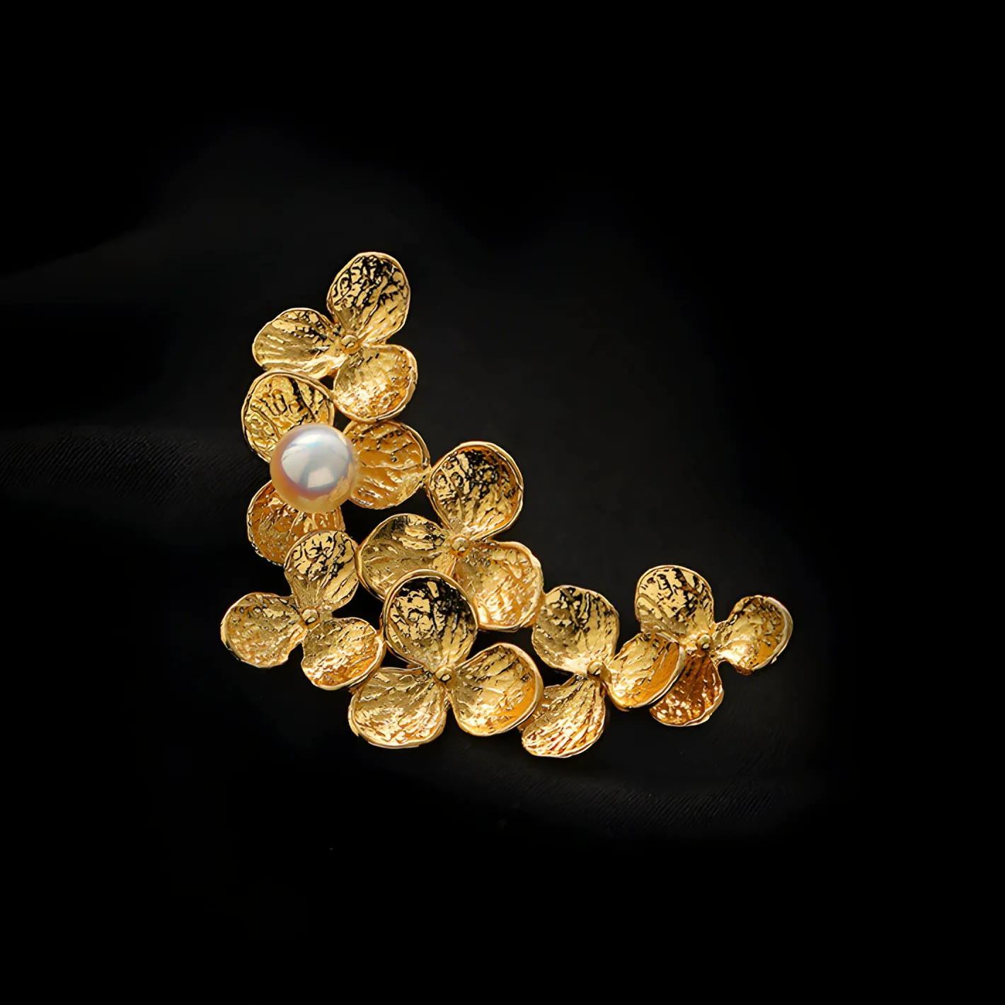 Brooch Vintage Flower Faux Pearl Elegant Women Suit Pin Gold Plated Alloy Small Size Unique Design Coat Accessory