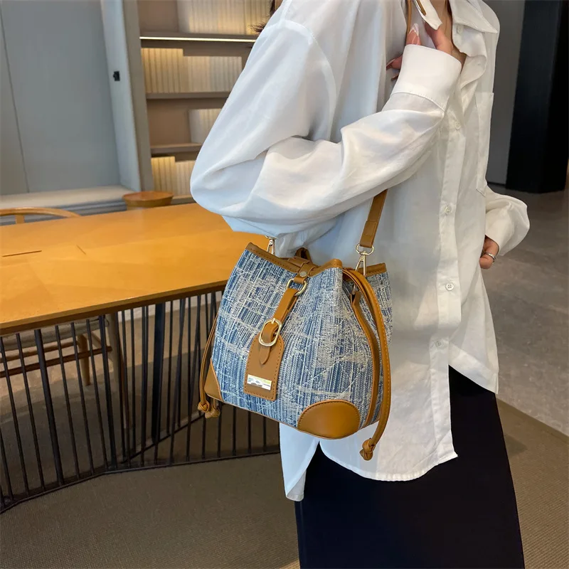 2023 New Fashion Trend Denim with PU one Shoulder Crossbody Bucket Bag For Women