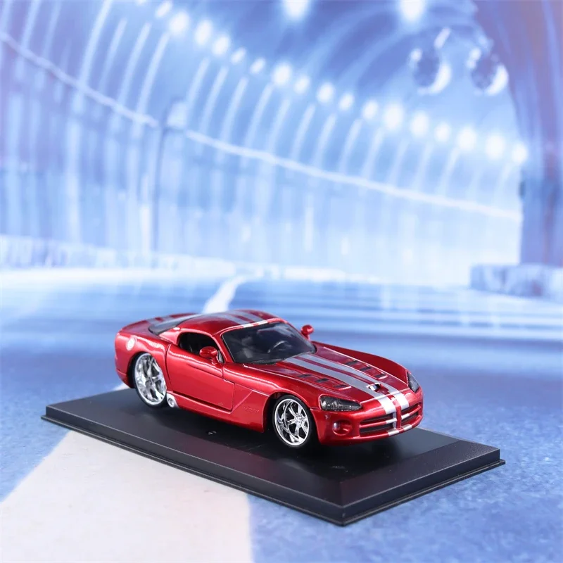 Bburago 1:43 Dodge Viper SRT 10 High Simulation Alloy Car Model With Plexiglass Display Box B850