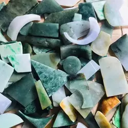 Novice to learn carving skills for raw jadeite stones and scraps 1000g