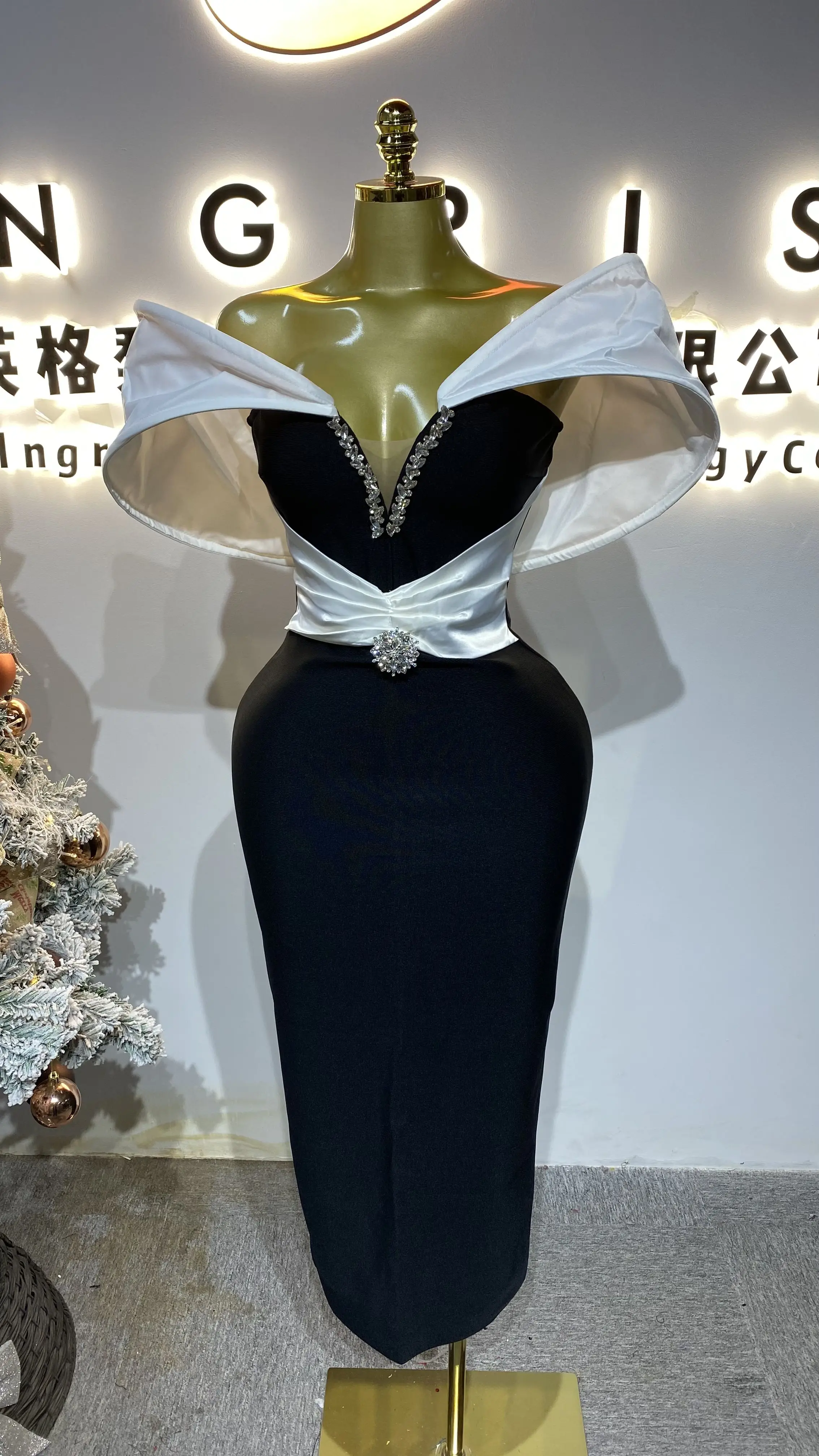 

Premium Women's V-neck Elegant White Shoulder Rhinestone Black Fitted Bandage Maxi Evening Gown-GZXX436