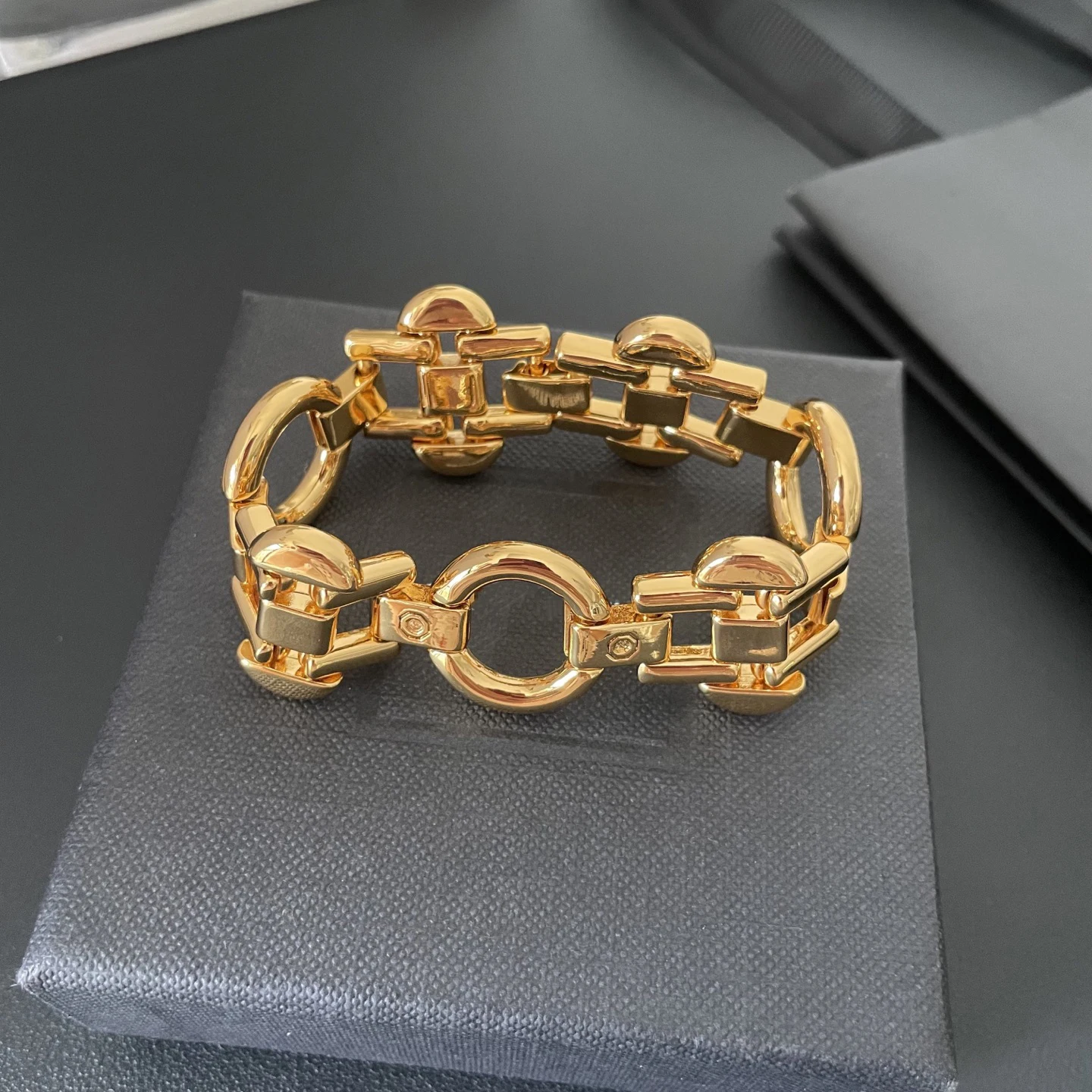 

Европейский дизайнерский бренд, латунный браслет-цепочка с золотым покрытием, женский браслет высшего качества, роскошные ювелирные изделия, подарок для пары, тренд