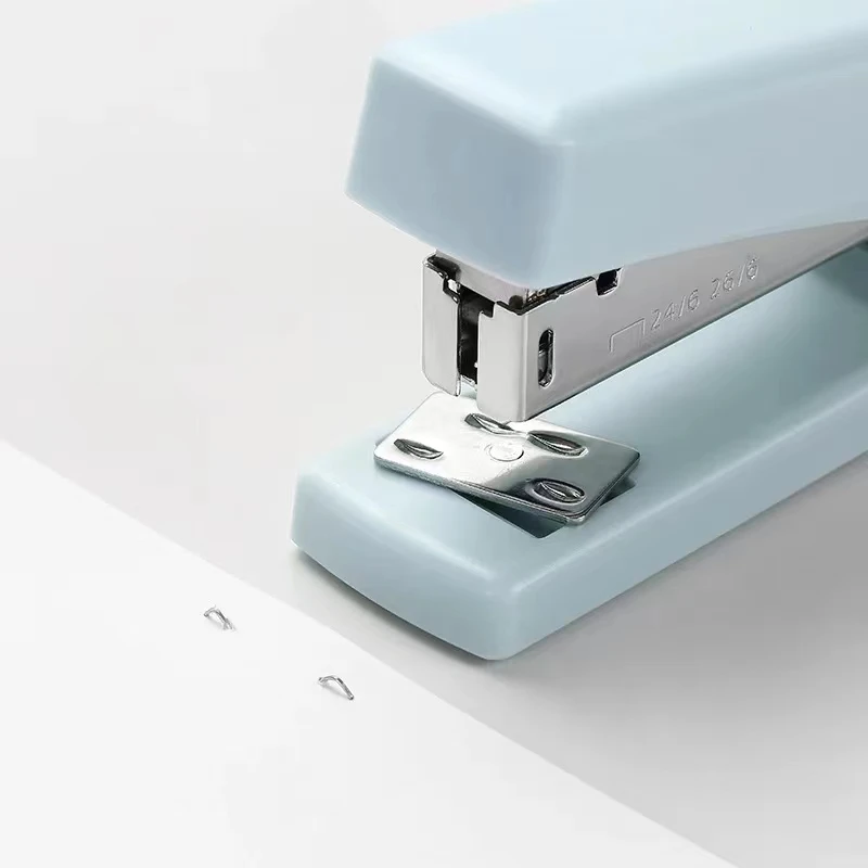 Grampeador de mesa que economiza trabalho, grampeador de mesa de escritório, fácil de carregar, ergonômico para mesas de escritório, pode entregar 1000 grampos