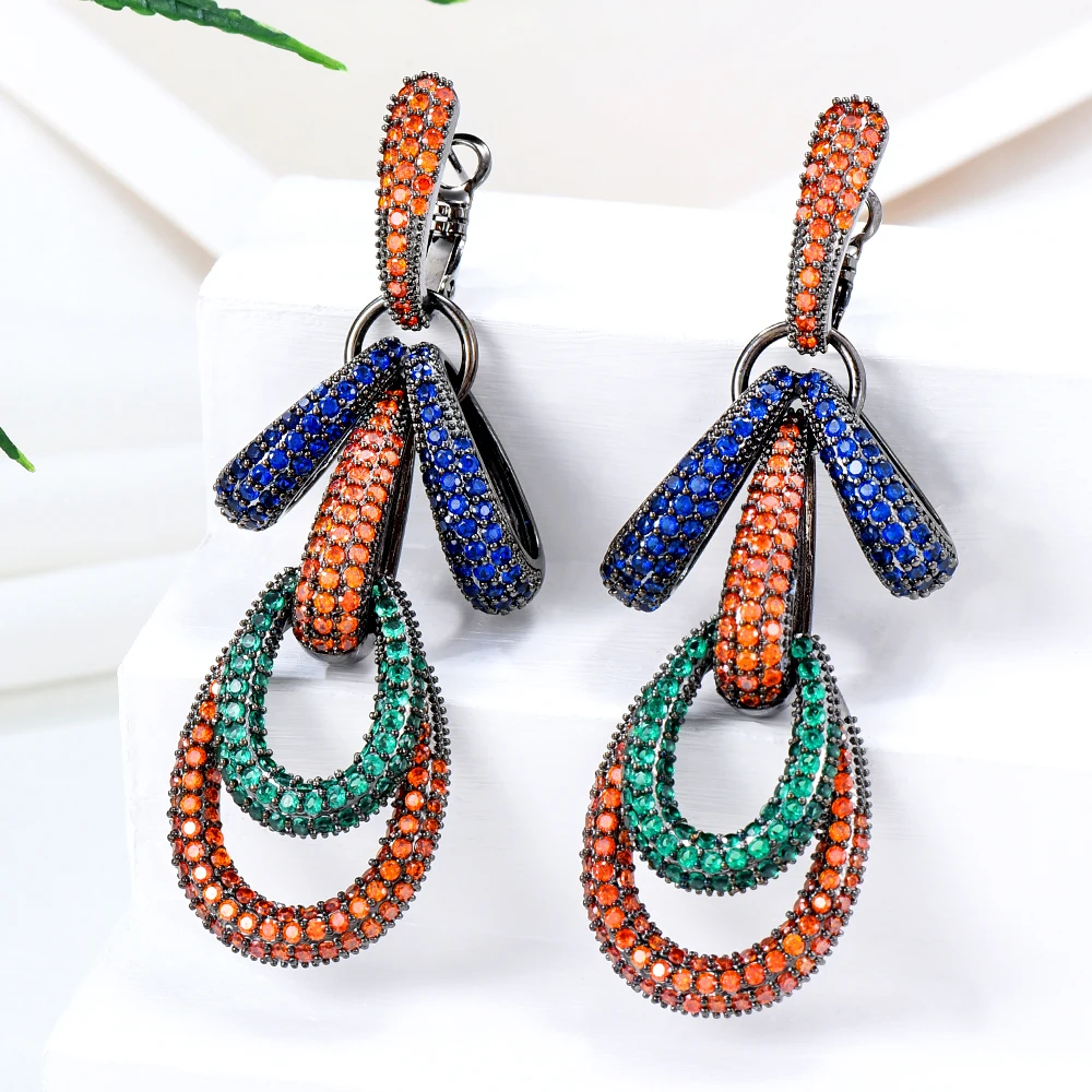 

Soramoore Luxury Twist Earring Circles Lines Earring Colorful Full Mirco Cubic Zirconia European Wedding Earring Fashion Jewelry