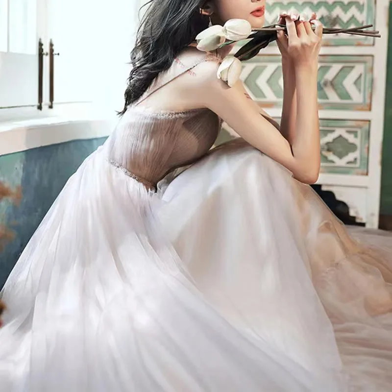 หรูหราพรหมชุด A-Line V คอสายสปาเก็ตตี้ความยาวชั้น Tulle ผ้าพันคอเปลือยอย่างเป็นทางการชุดราตรีชุดชื่อเสียง