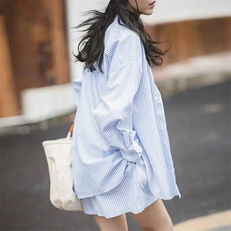 طقم قميص وسروال قصير مخطط باللون الأزرق والأبيض للسيدات من Maden، بدلة صيفية كلاسيكية فرنسية غير رسمية، طقم أنيق مكون من قطعتين #4