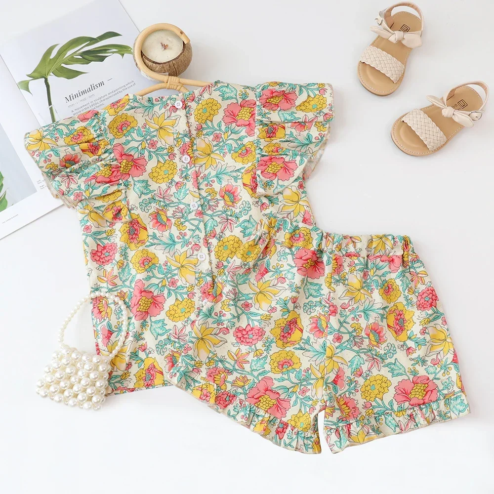 Modisches Koreanisches Sommer-Set im Boho-Stil für Mädchen: Lässiges Oberteil mit Rundhals und Flügelärmeln + Plissierte Shorts Zweiteiliges Set