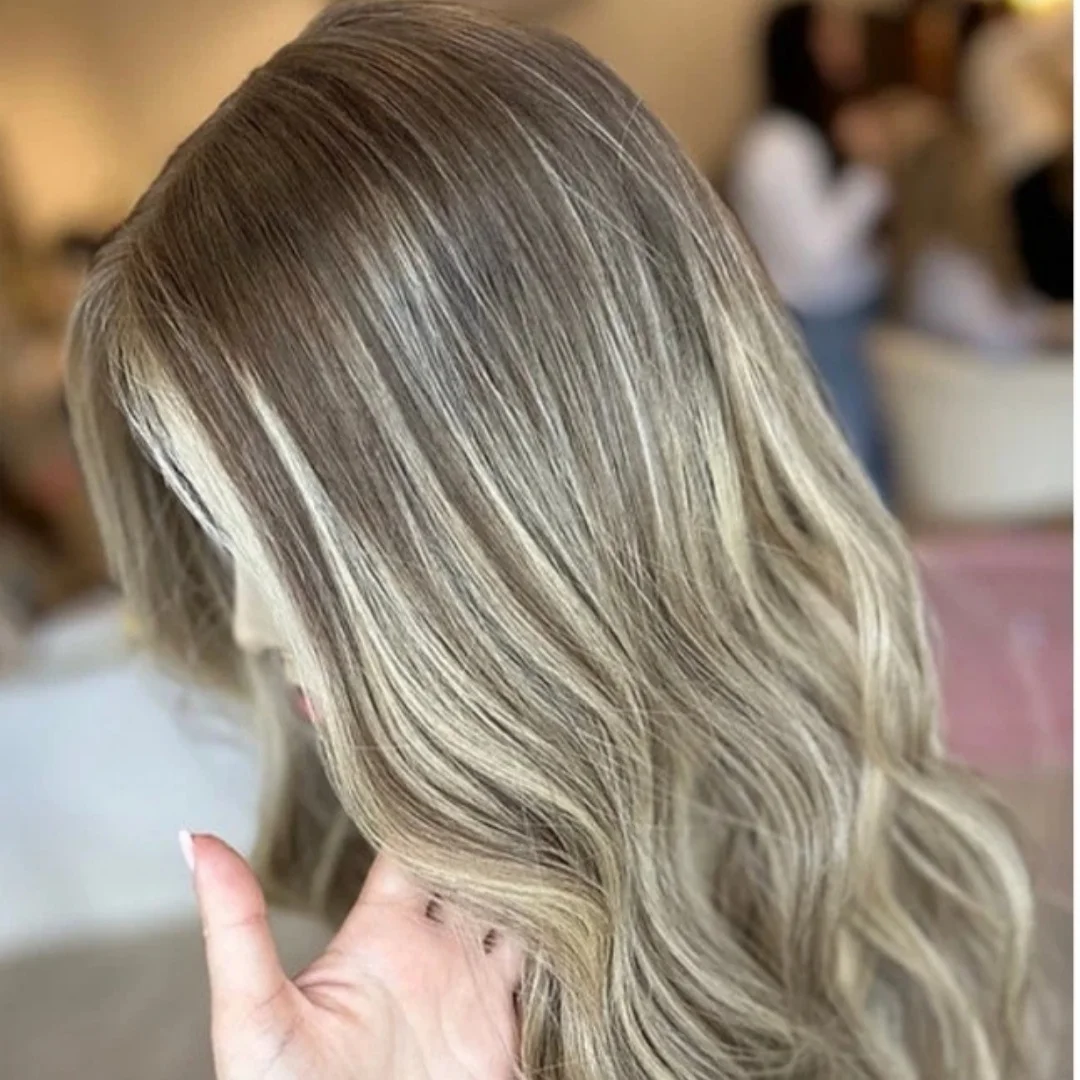 

Модный Карамельно-коричневый парик Ombre Объемная волна Синтетический парик фронта шнурка для женщин Быстрая доставка Парики высокой плотности Ежедневное использование