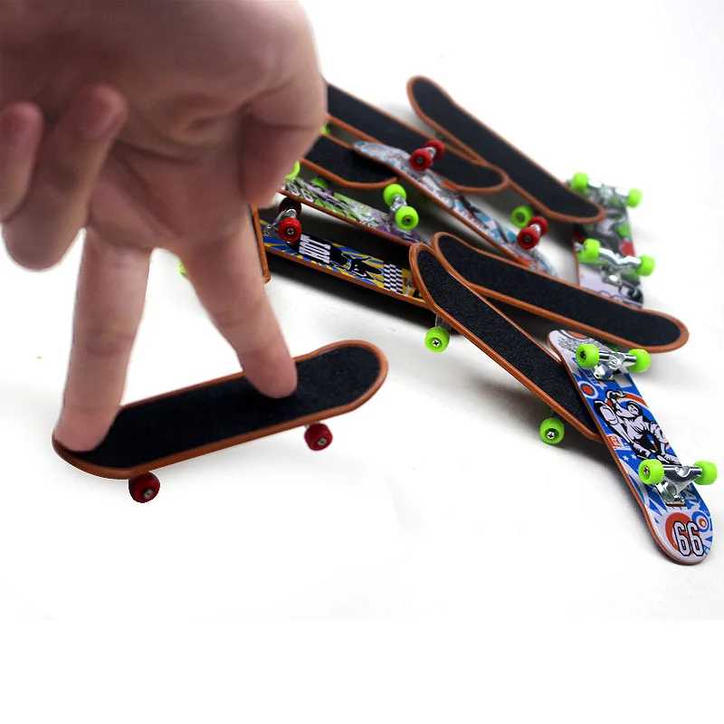 5pcs lot Children\'s Mini Finger Skateboards Alloy Skate Boarding Kids Fingertip Board Fingerboard Educational Toys Gifts