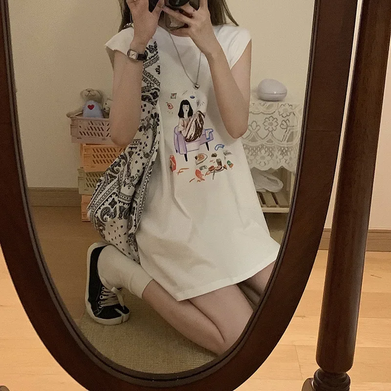 เสื้อยืดแขนกุดสีขาวผู้หญิงฤดูร้อนเวอร์ชั่นเกาหลีหลวมพิมพ์เสื้อกั๊กขนาดกลางและยาวด้านบน