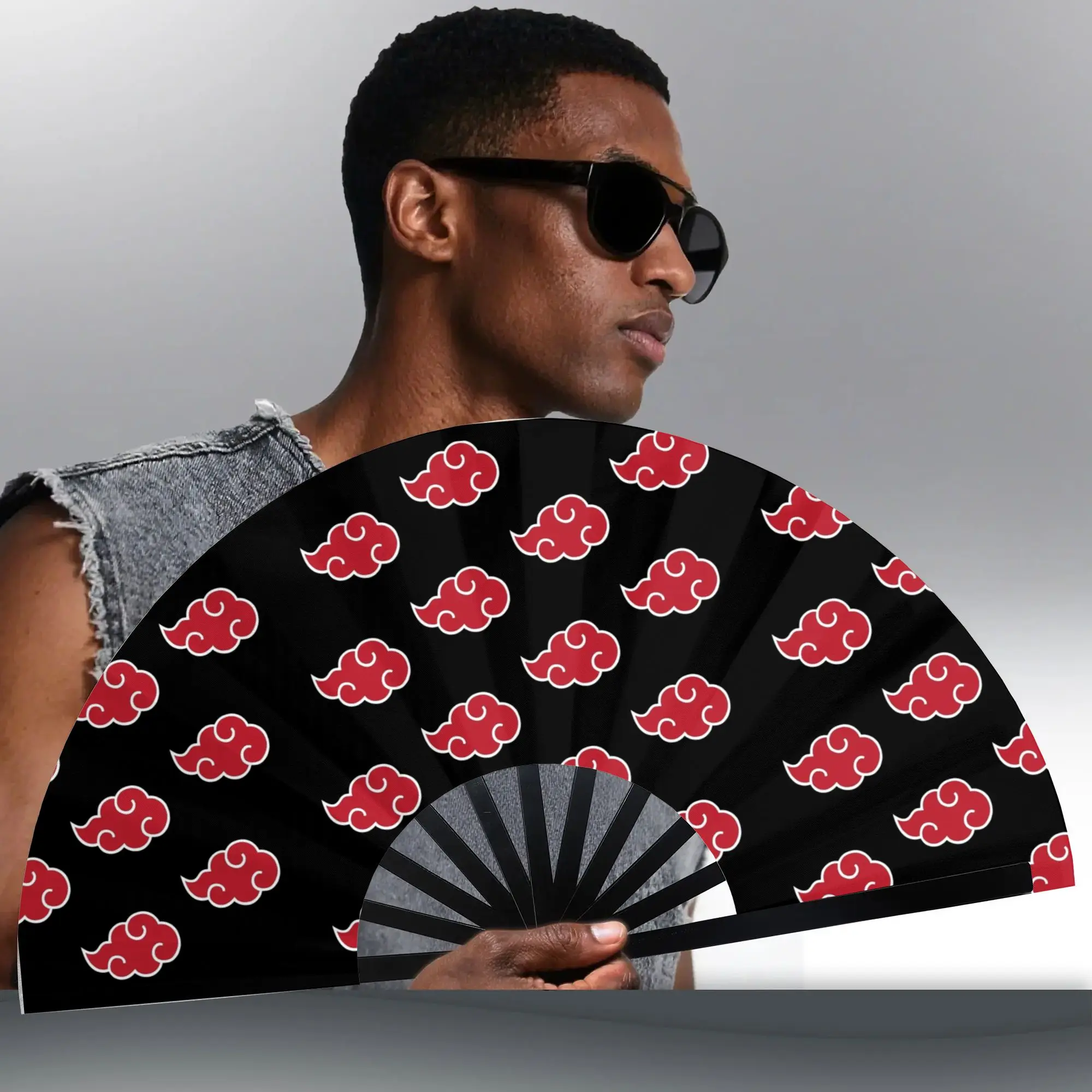 Anime U-Uchihaes Sasuke Japan Folding Hand Fan Custom Red Cloud Polyester Fabric Fan Novelty Summer Accessory Decorative Fans