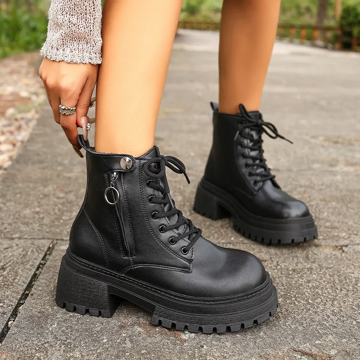 2026 Women's ShoesWomen's Booties 2026 Autumn New British Wind Round Toe Lace-up Platform Non-Slip Stretch Tight Boots