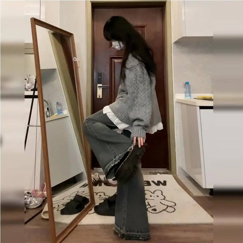 

Lace splicing V-neck long-sleeved sweater for women 2025 autumn new style lazy style soft waxy loose gray sweater