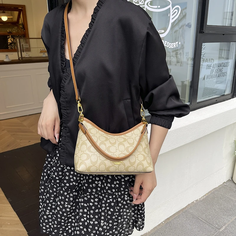 

Классическая женская сумочка известного роскошного дизайнера из кожаного материала премиум-класса и элегантной отделки