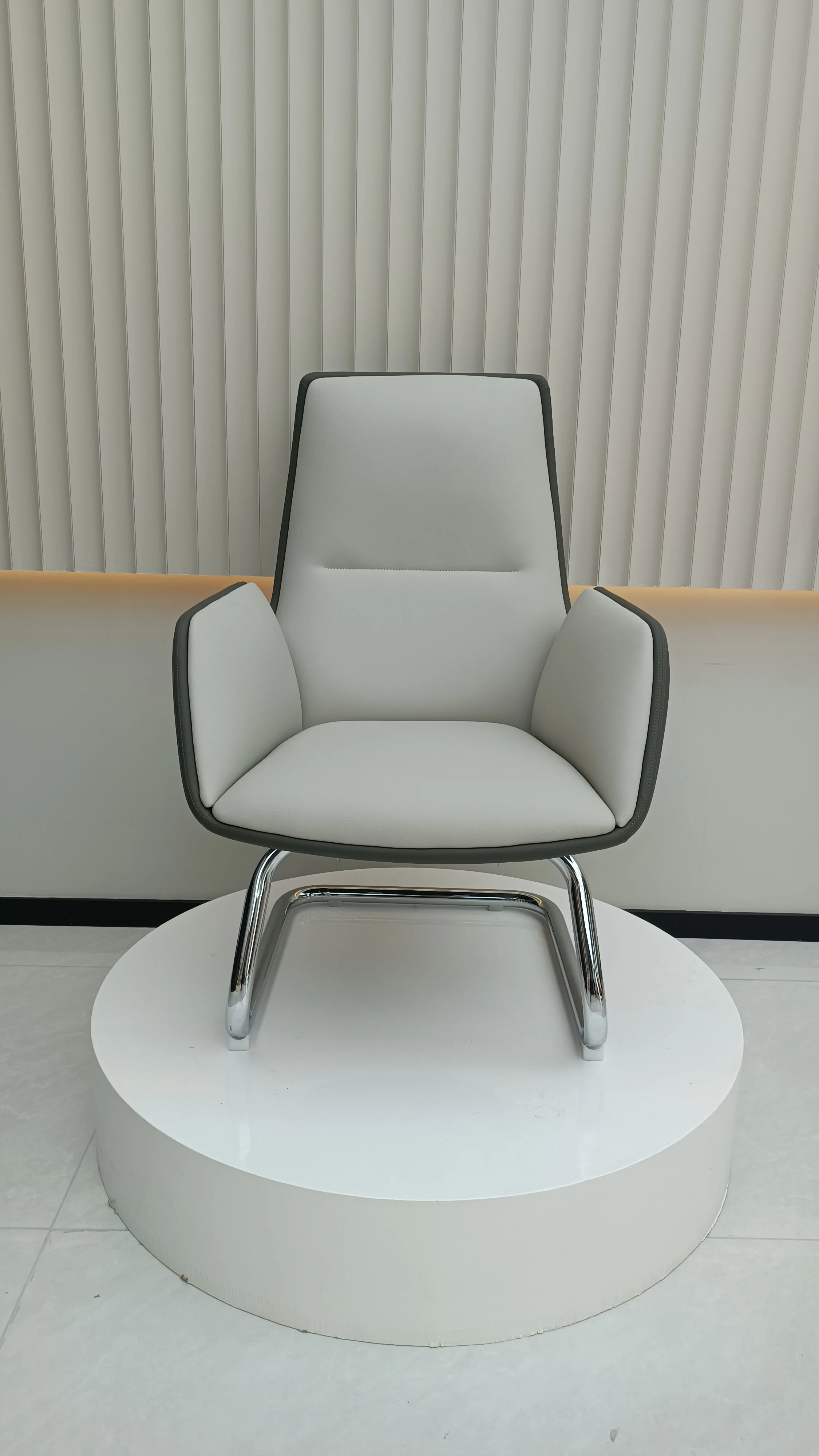 

Стул Офисная мебель Оптовая продажа Роскошный современный кожаный эргономичный стул Boss с арочной опорой для ног