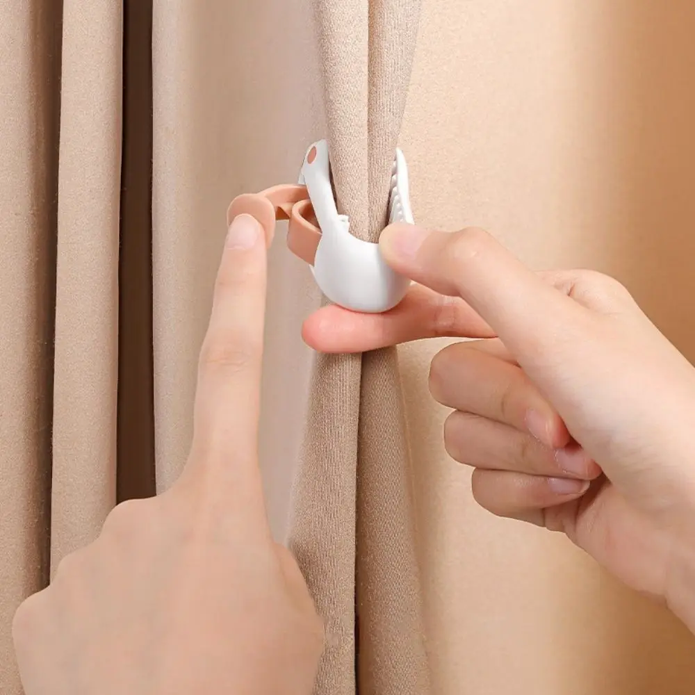 4Pcs Anti-slip Curtain Clips Cat's Paw Shape Compression Resistance Prevent Light Leakage Durable Tensile Resistance