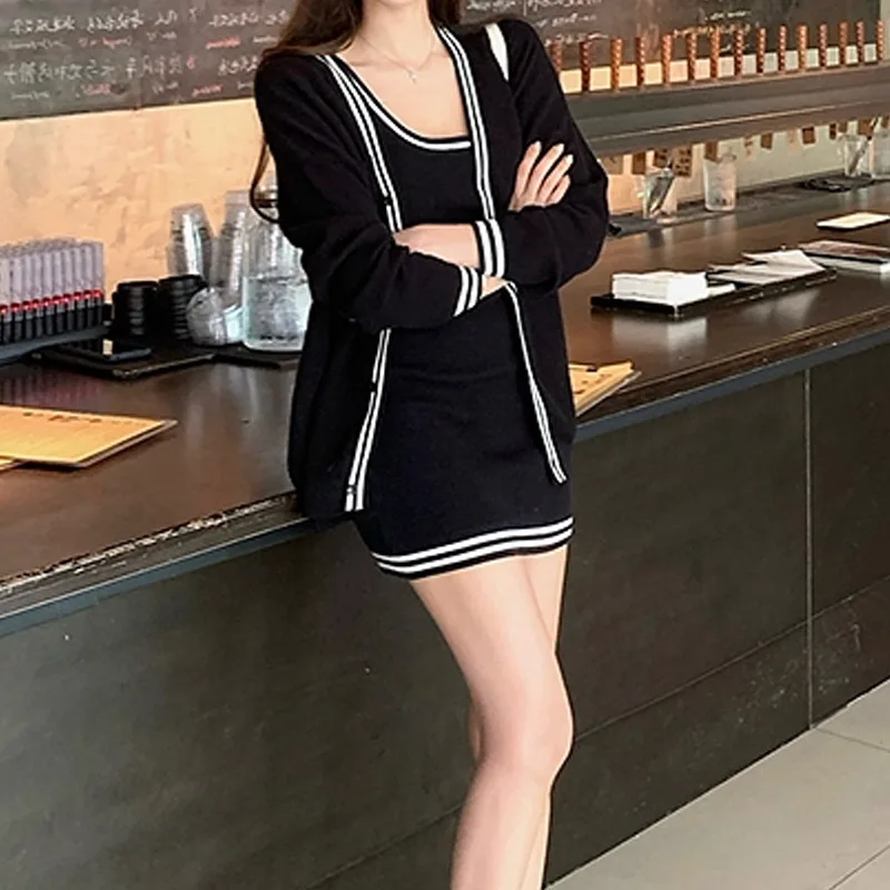 

Popular Women Outdoor Sports Tennis Sets with Vest and Dress Knitted Breathable V-neck Full Sleeve Polyester Jackets Sportswear