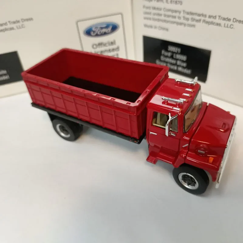 1:64 Scale Ford L9000 Alloy Heavy Truck Model