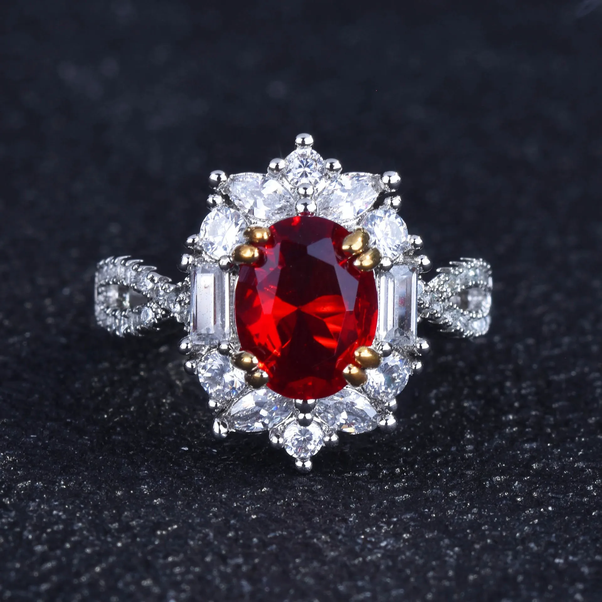 Nuevo anillo de plata con rubí artificial de 3 quilates de alta costura, anillo de mujer Seiko con apertura simple y generosa y piedras preciosas de colores.