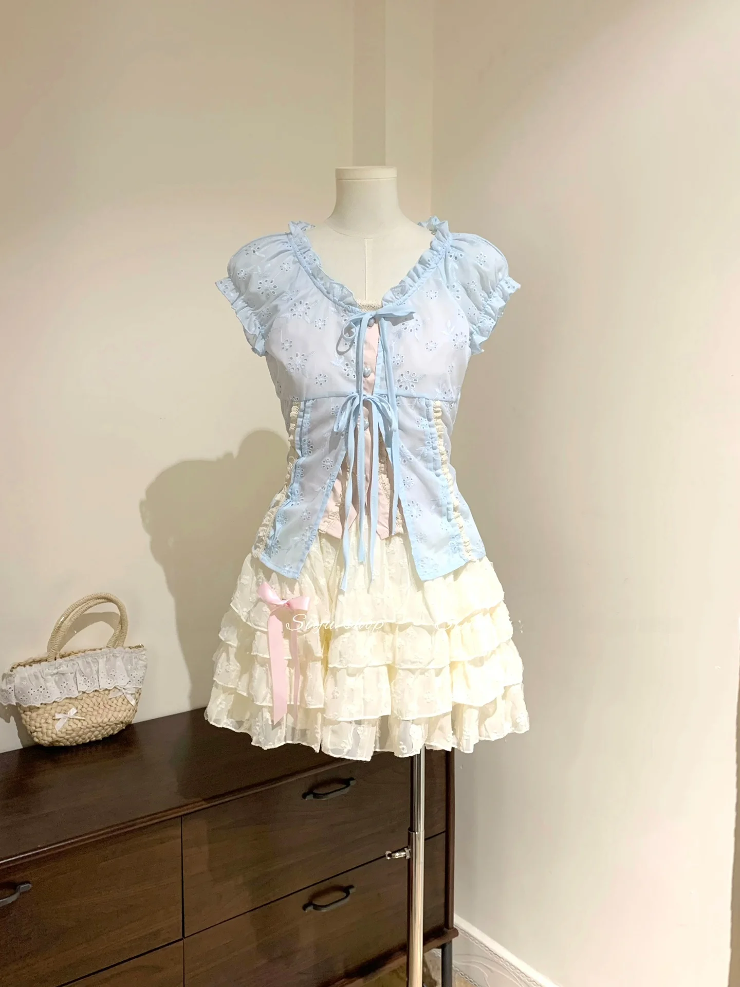 sweet-girl-feel-creamy-ballet-pink-blue-shirt-waist-in-lace-flower-bouffant-multi-layer-skirt-buttoning-v-neck-slim-fit-shirt