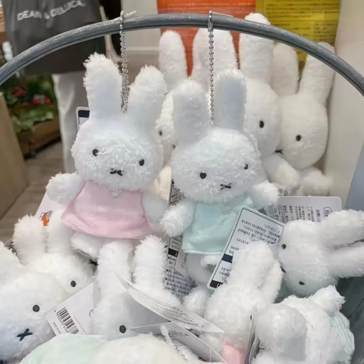 Nijntje pop hanger Kawaii Nijntje Cartoon tentoonstelling Limited Edition bloem huis pop student rugzak hanger omringend