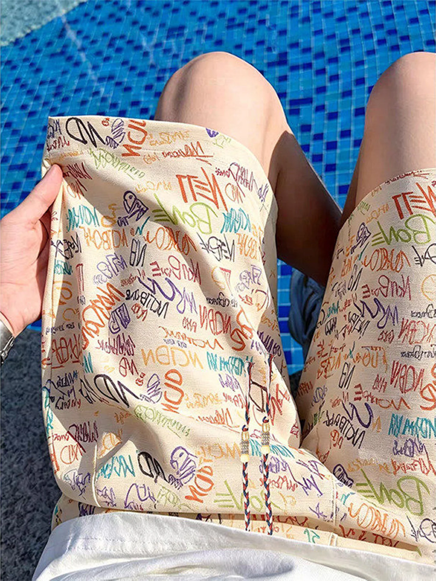 

Hawaiian Graffiti Sport Shorts Men Summer Island Vacation Beach Pants American High Street Straight Leg Quarter Pants