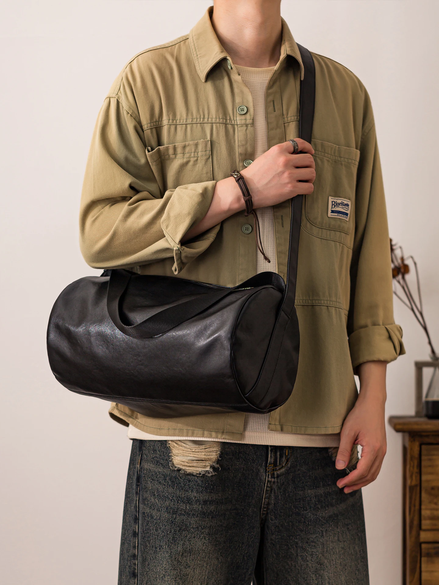 

PNDME casual high-quality genuine leather men's large-capacity shoulder bag outdoor travel sports soft cow leather crossbody bag