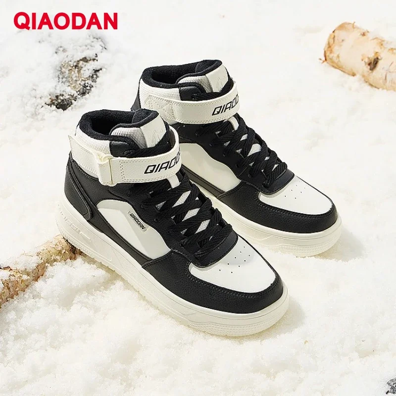 QIAODAN Woman Cotton Skateboarding Shoes 2025 Winter Retro Lace-up Board Shoes Comfortable Warm Casual Sneakers QXL052244524B
