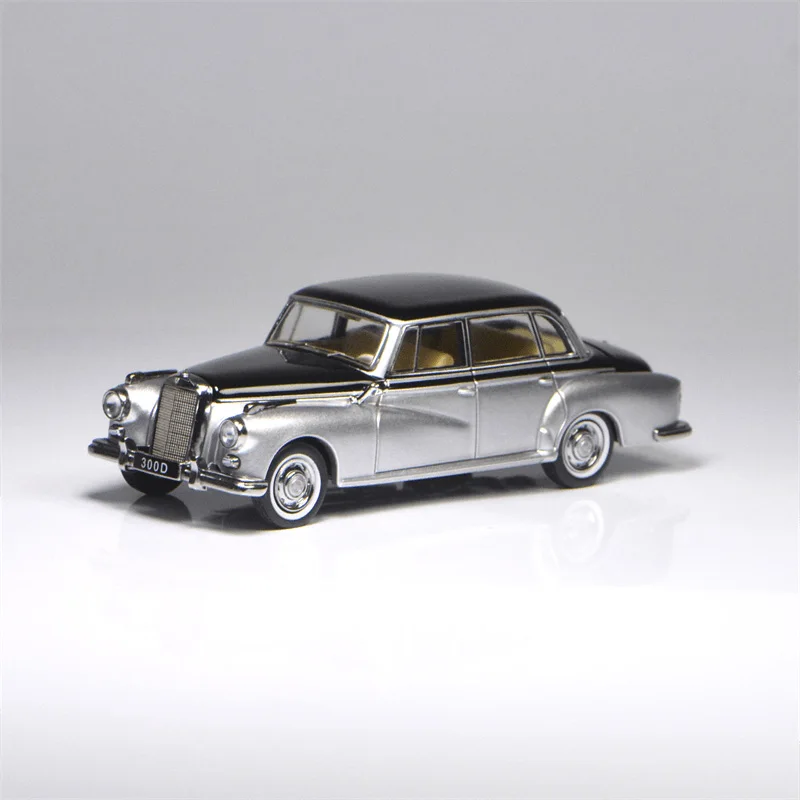 GFCC 1:64 300D متحف أسود فضي / أبيض دييكاست نموذج سيارة #4