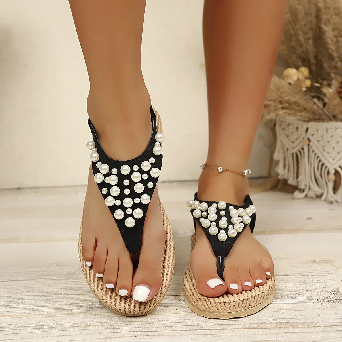 Fashion Pearl Decorate Beach Sandals Women Summer 2026 Lightweight Comfort Flat Heel Sandals Plus Size Woman's Casual Flip Flops