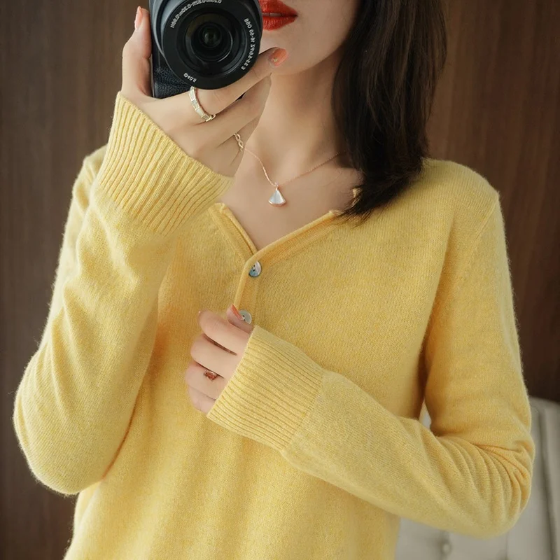 Off-Season Camere Sweater Women's Autumn Winter V-Ne Loose Inner Knitted Top Base Layer Korean Sle Long Sve Regular Fit