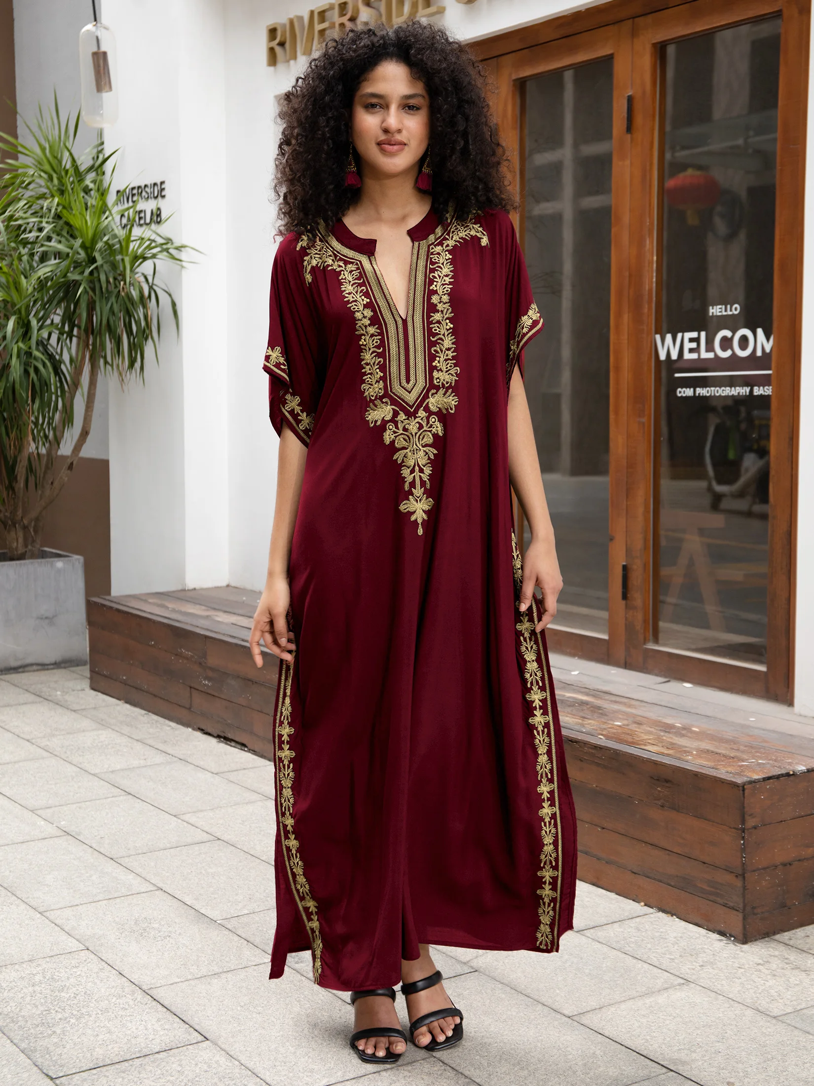 Red Embroidered Sexy V Neck Women Half Sleeve Black Kaftan Robe Long Dress Holiday Relaxed Beach Wear Moo Moo Dresses Q1667