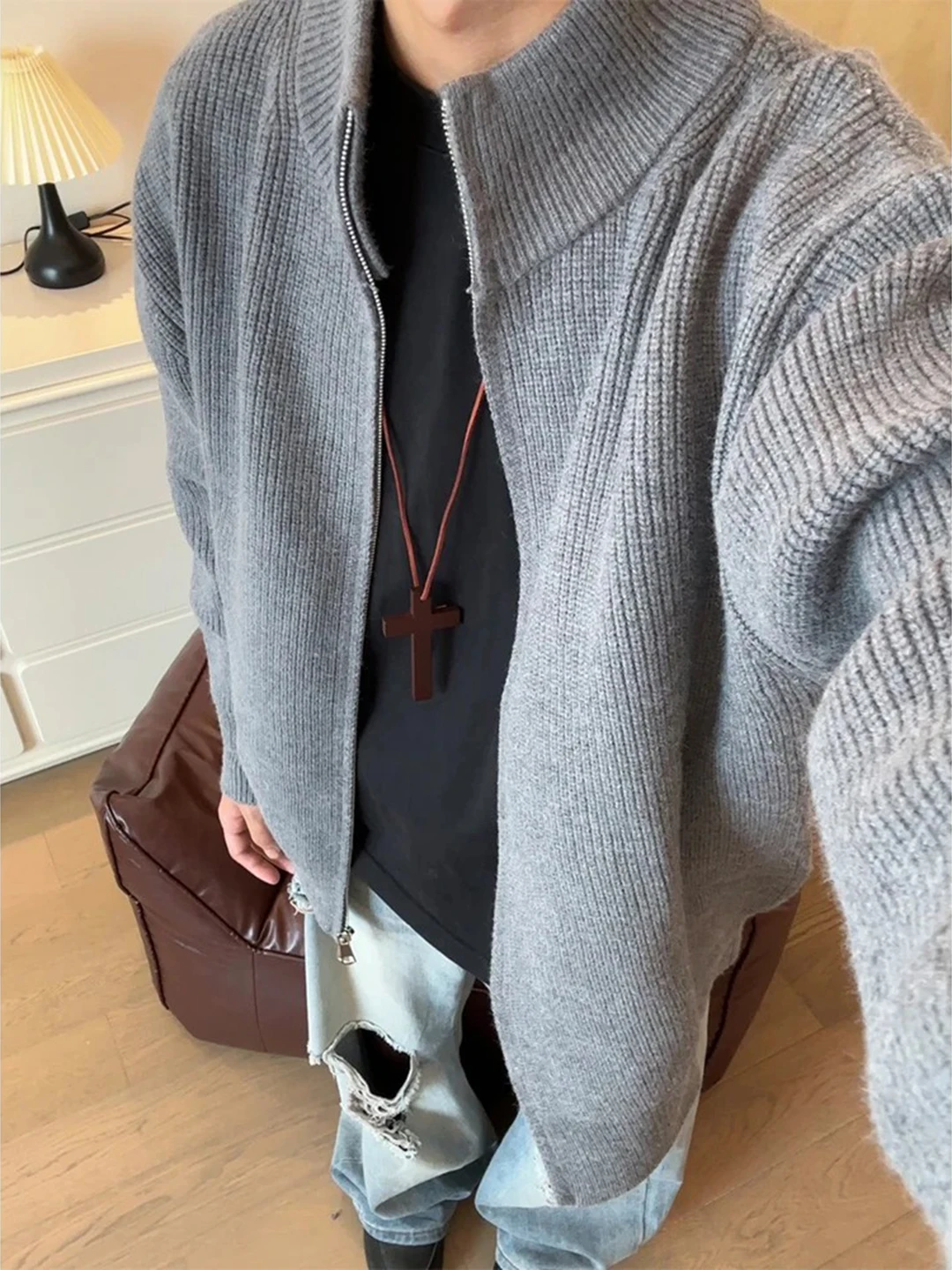 

Светло-серый вязаный кардиган с воротником-стойкой и ребристой отделкой, мужской, свободного кроя, в американском стиле, осенний, двойная застежка-молния