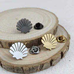New shell fan-shaped men's lapel pin, stainless steel gold-plated badge, black brooch for suit accessories, gift for father