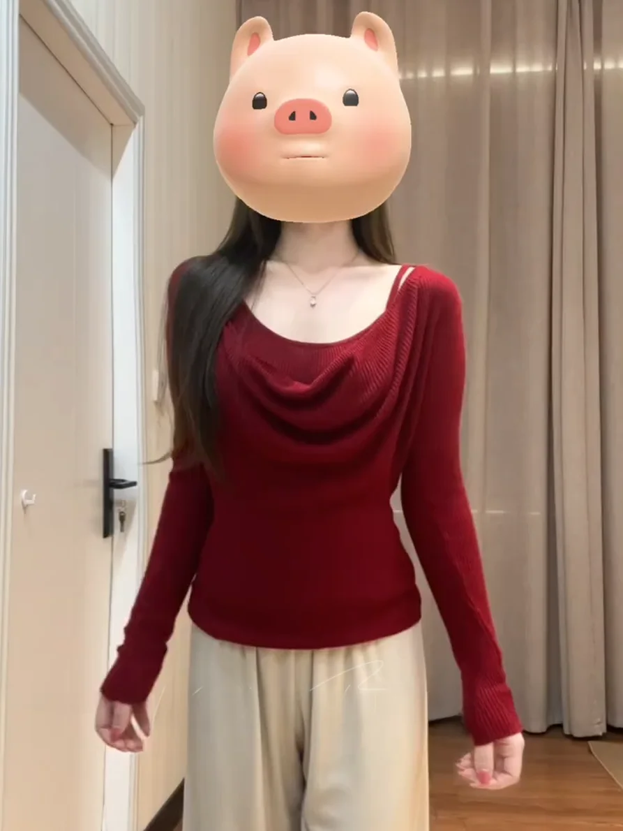 

Красный праздничный комплект Aosphere: женский облегающий костюм-двойка с топом на бретелях и вязаной кофтой с длинным рукавом и вырезом-лодочкой, повседневный, однотонный