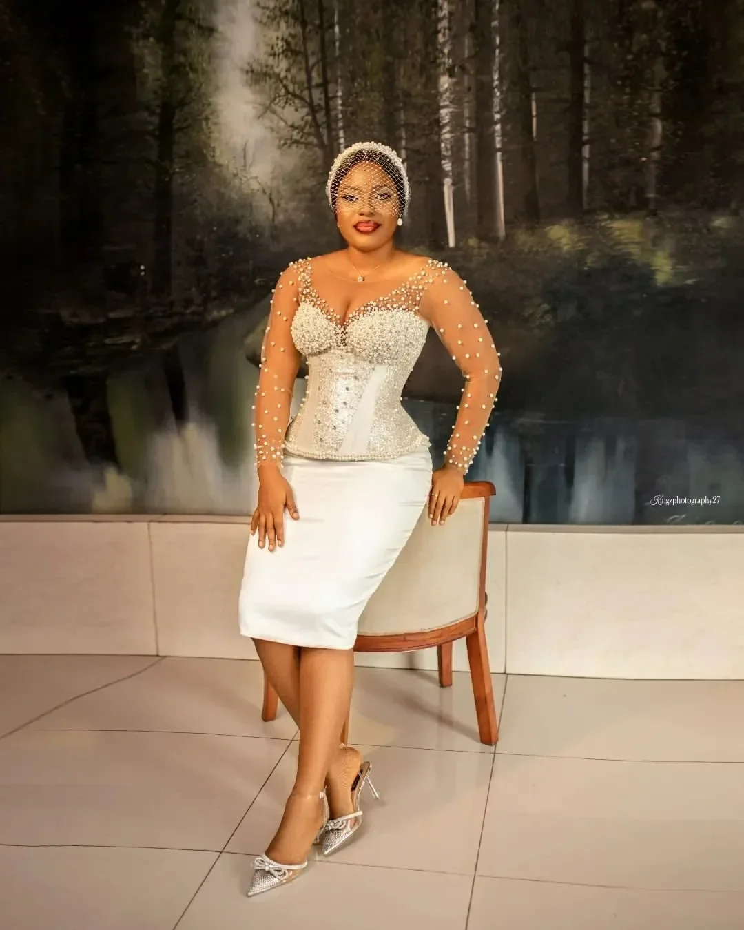 تخصيص تسلق اللؤلؤ الثقيل الخرز فستان الزفاف القصير Vestidos De Novia الوهم كامل الأكمام Aso Ebi زي العرائس