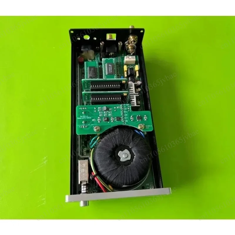 Portable Audio Decoding Device, Multi-chip Compatible High Fidelity Output