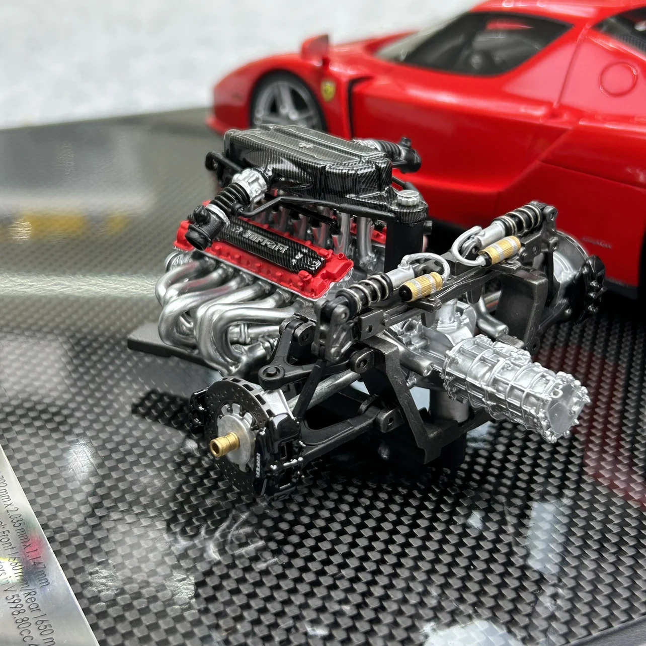 Modelos generales 1:18 Enzo 2002 viene con simulación de motor, edición limitada, modelo de coche estático de Metal de resina, juguete para regalo